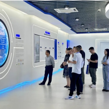 2025年6月 温州理工学院电子与电气工程学院院长一行赴问鼎娱乐app电气集团考察调研
