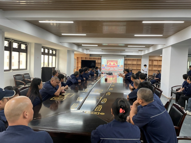 问鼎娱乐app电气集团组织集中收看党的二十大开幕会盛况